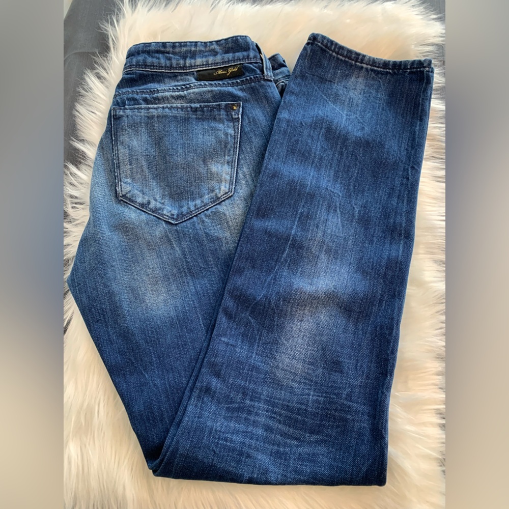 Straight Leg Women's Jeans in Medium Blue